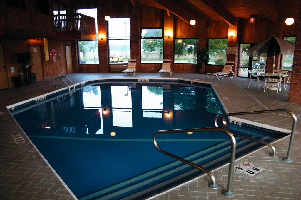 Amerihost Inn & Suites - Indoor Pool-1