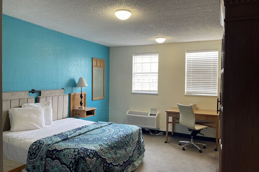 Apm Inn and Suites - Single Bed Room-9