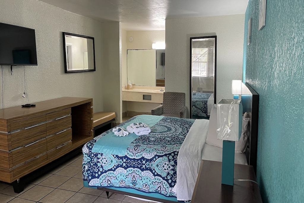 Apm Inn and Suites - Single Bed Room-1