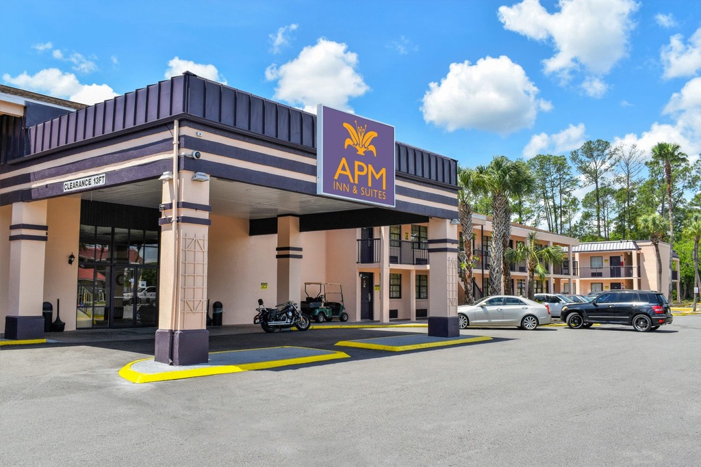 Apm Inn and Suites - Exterior-1