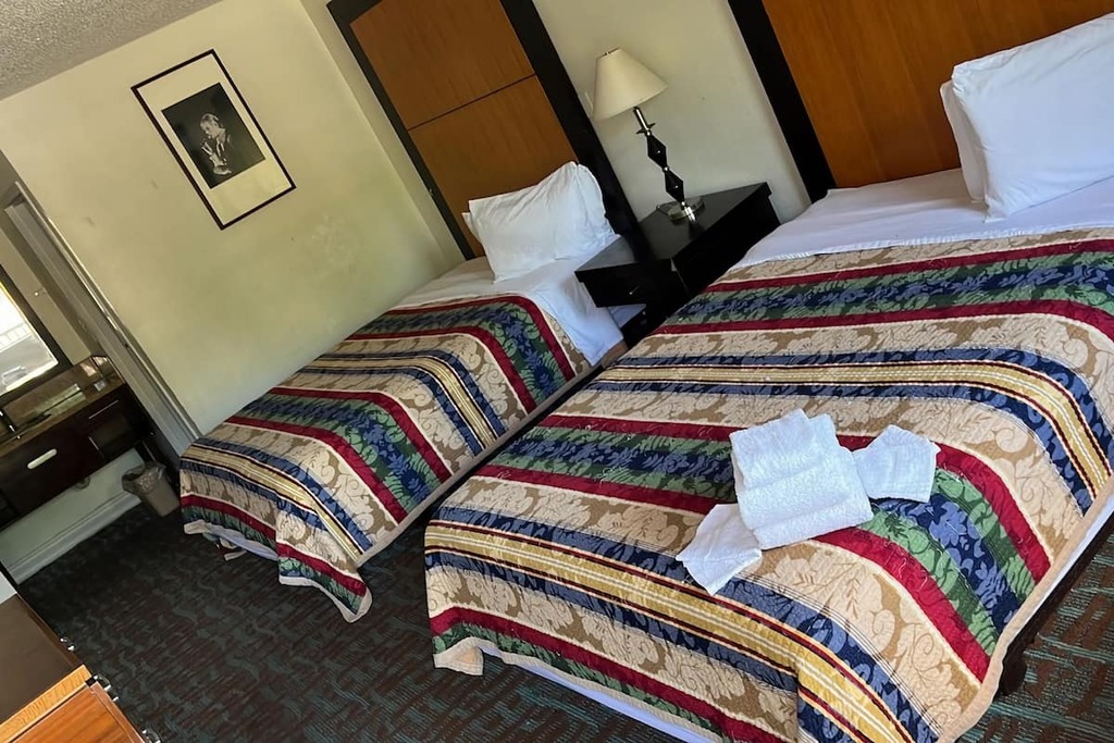 Apm Inn and Suites - Two Double Bedroom-5