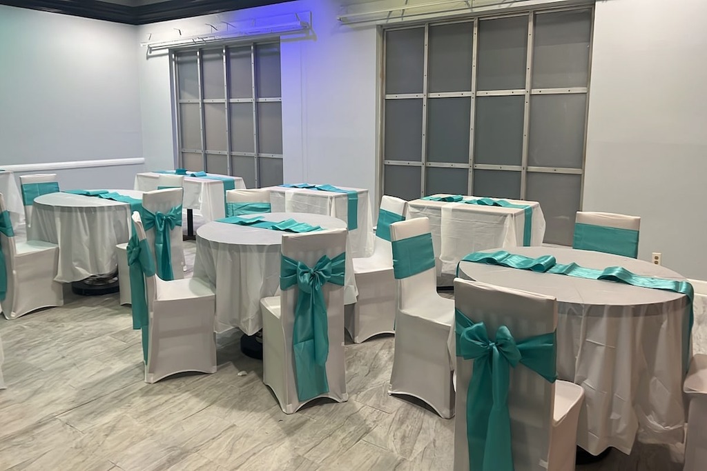 Apm Inn and Suites - Dining Area