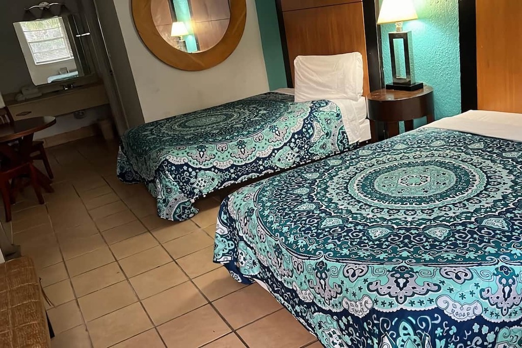 Apm Inn and Suites - Two Double Bedroom-6