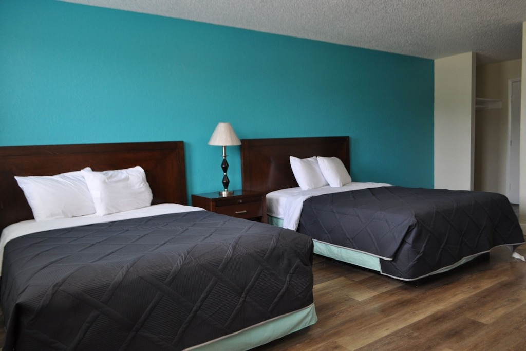Apm Inn and Suites - Two Double Bedroom-2