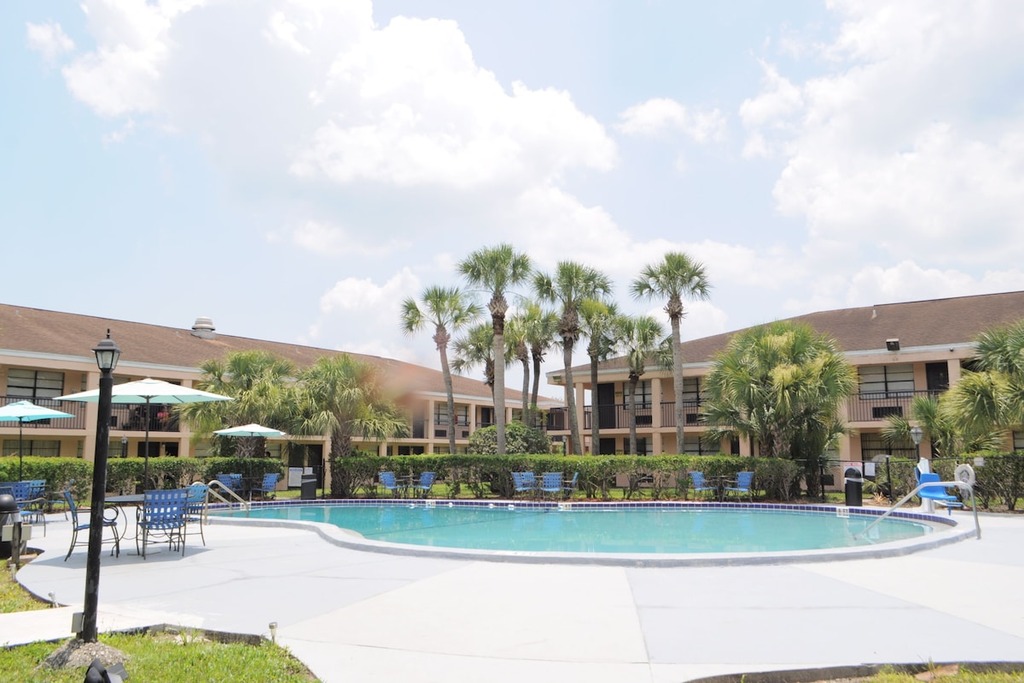 Apm Inn and Suites - Outdoor Pool-1