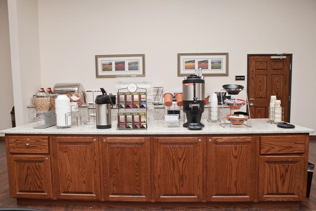 Astoria Hotel & Event Center - Breakfast Area