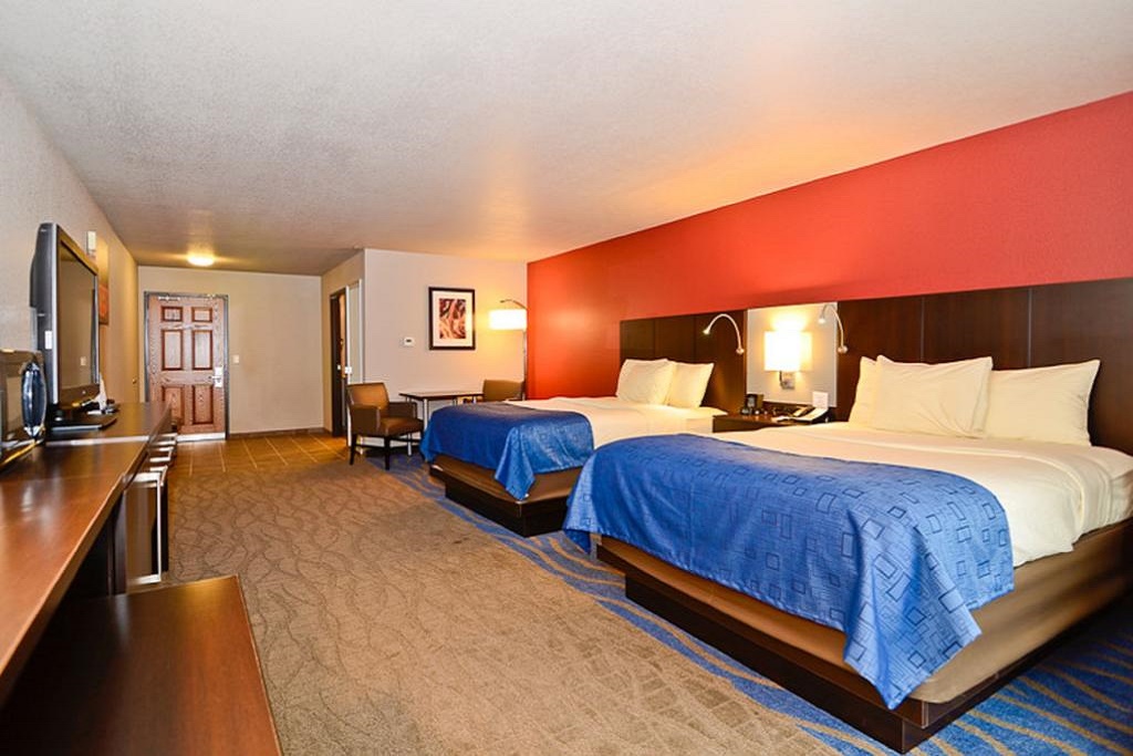 Astoria Hotel & Event Center - Double Beds Room-4