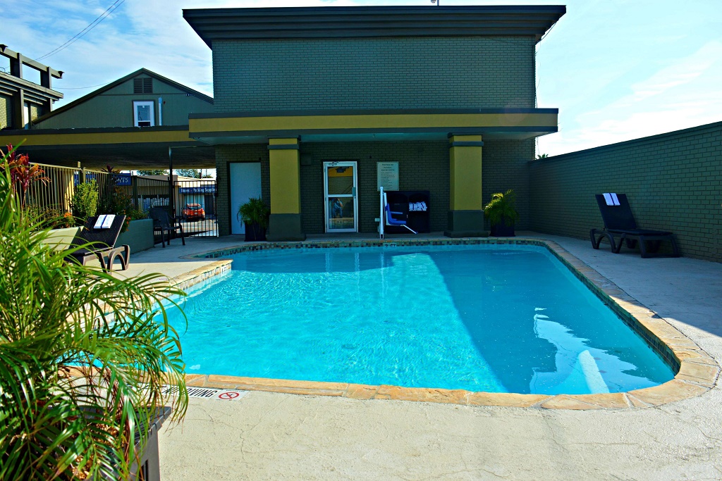 Best Western Inn of Del Rio - Outdoor Pool-2