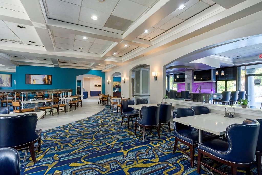 Jacksonville Premier Deerwood Hotel - Dining/Bar Area