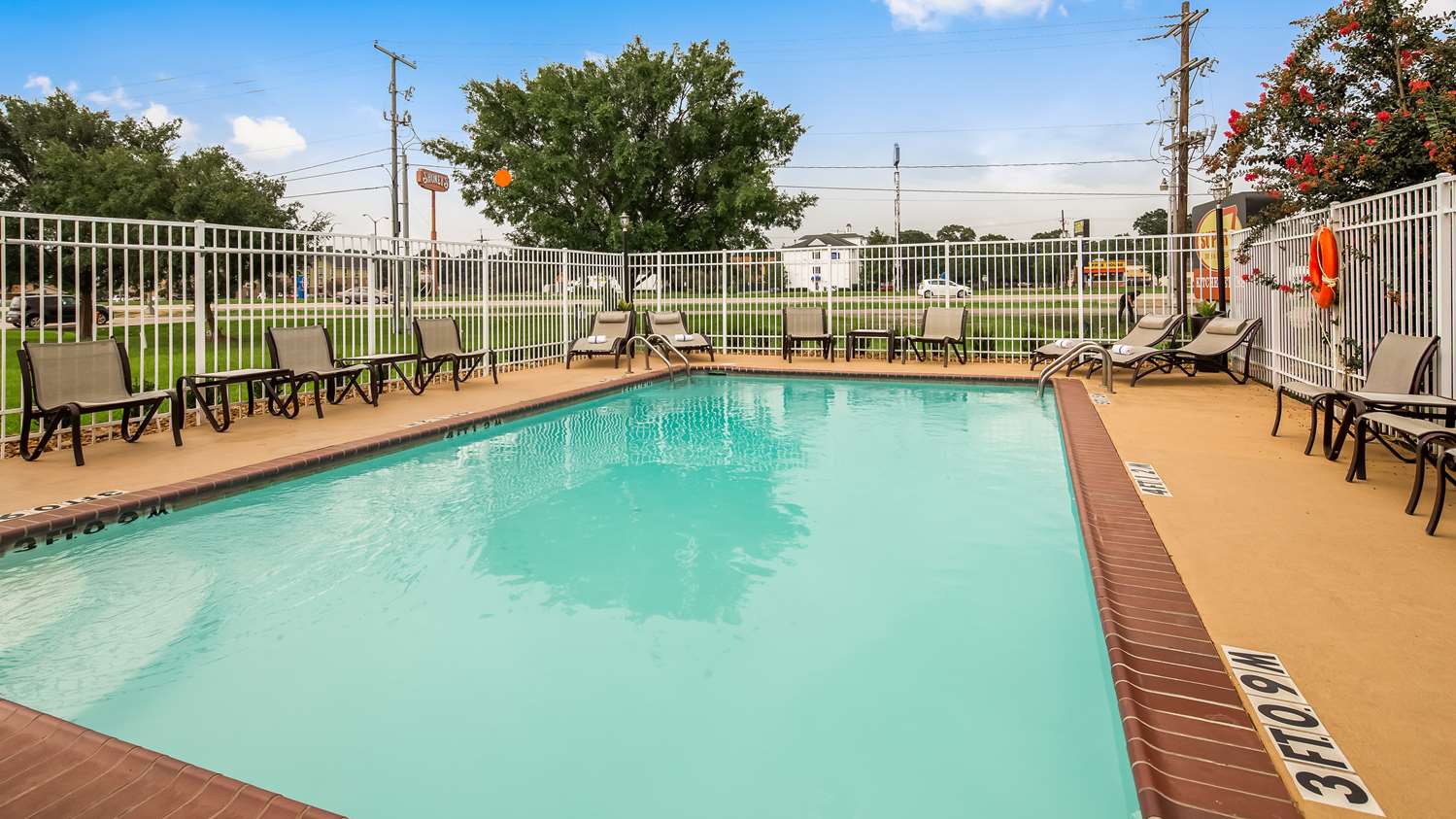 Best Western Lafayette Inn - Outdoor Pool