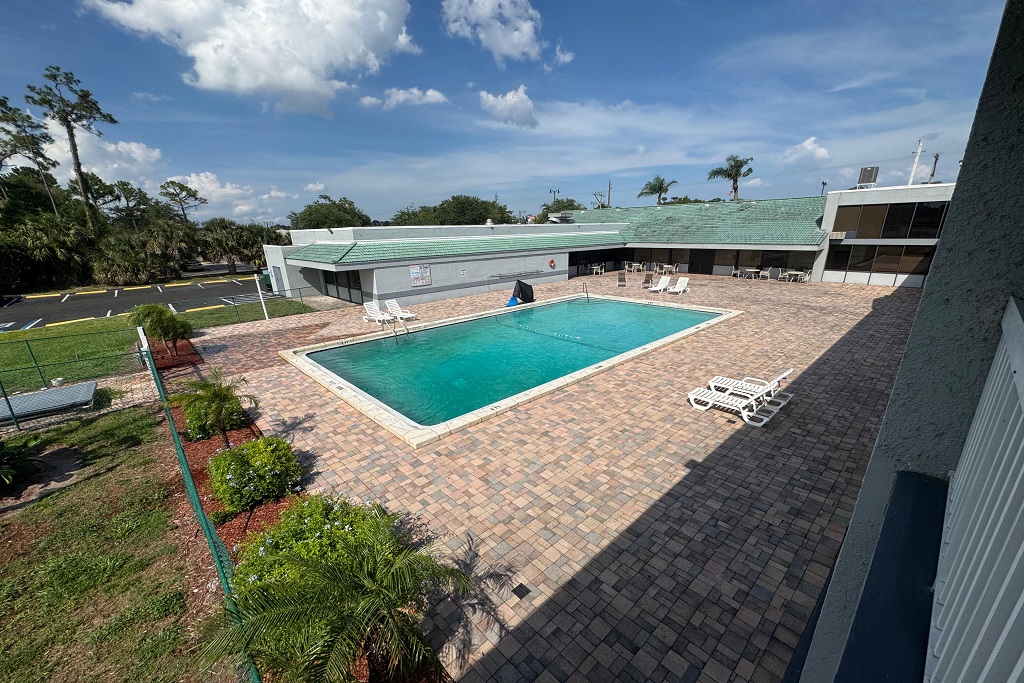 Budget Inn Sanford - Outdoor Pool