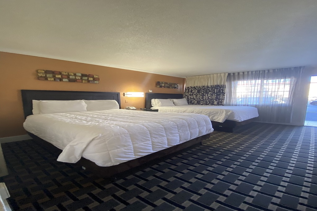 Budget Inn South Lake - Two Double Bedroom