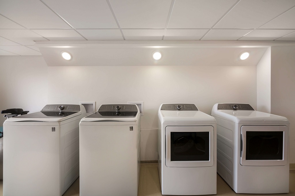 Hotel Revel Minot - Laundry Area