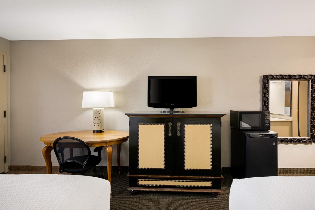 Hotel Revel Minot - Queen Double Beds Room-4