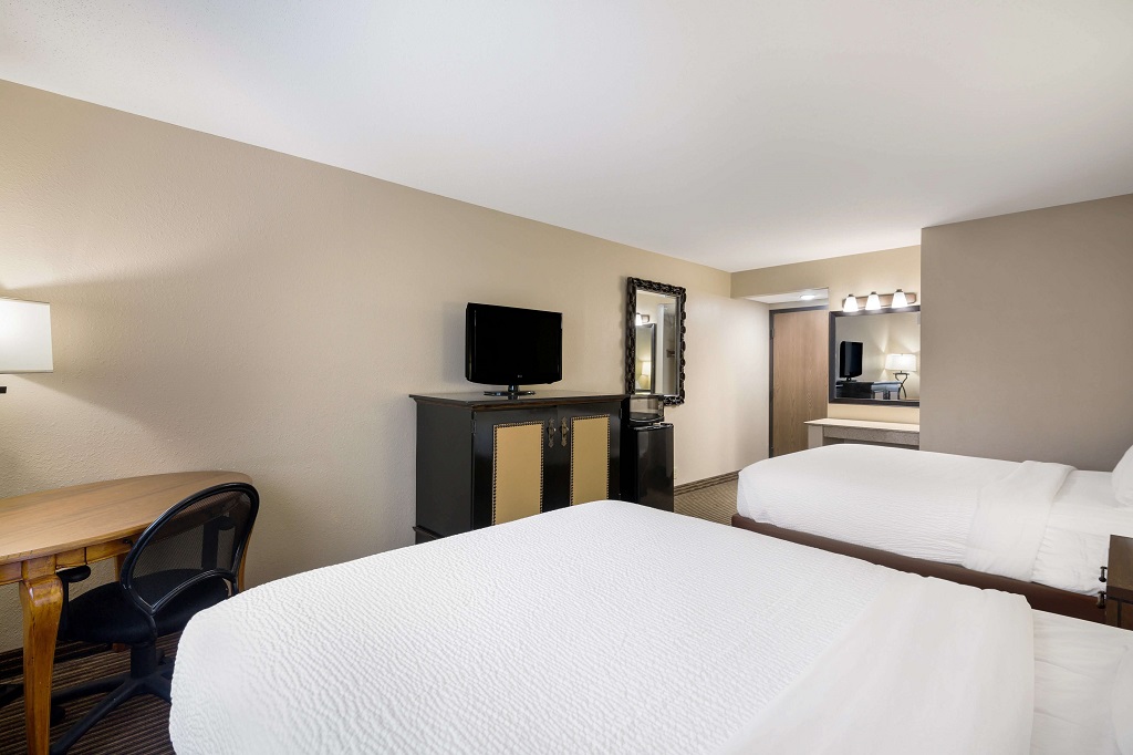 Hotel Revel Minot - Queen Double Beds Room-8