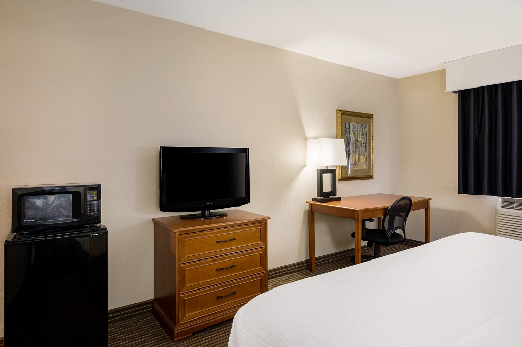 Hotel Revel Minot - Single Bedroom-4