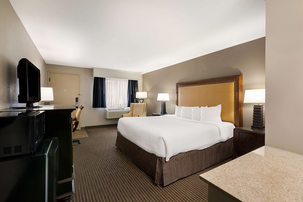 Hotel Revel Minot - Single Bedroom-8