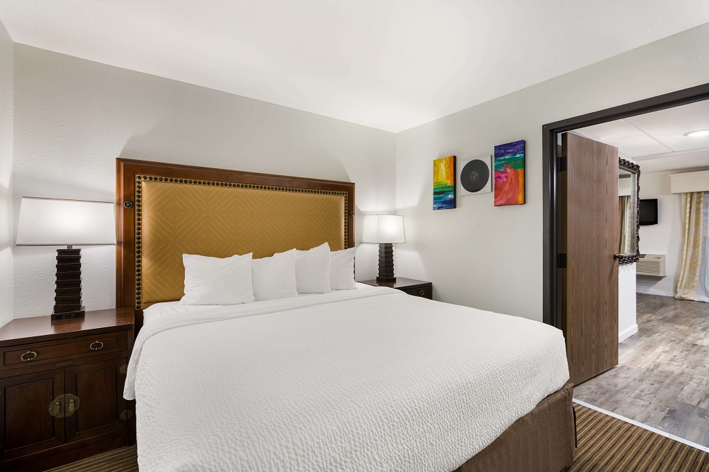 Hotel Revel Minot - Single Bedroom-11