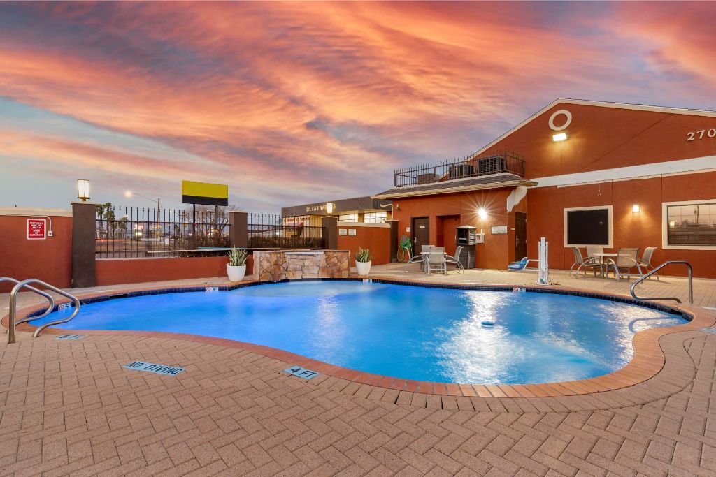 BWP Edinburg Inn & Suites - Outdoor Pool-3