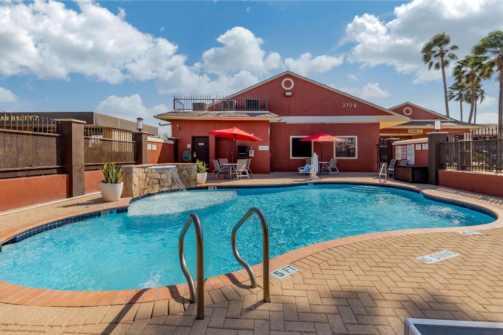 BWP Edinburg Inn & Suites - Outdoor Pool-5