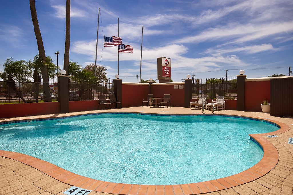 BWP Edinburg Inn & Suites - Outdoor Pool-1