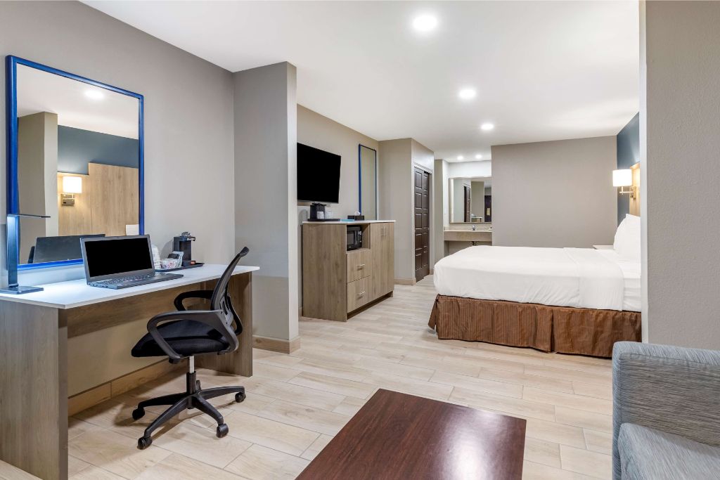 BWP Edinburg Inn & Suites - Single Bed Room-1