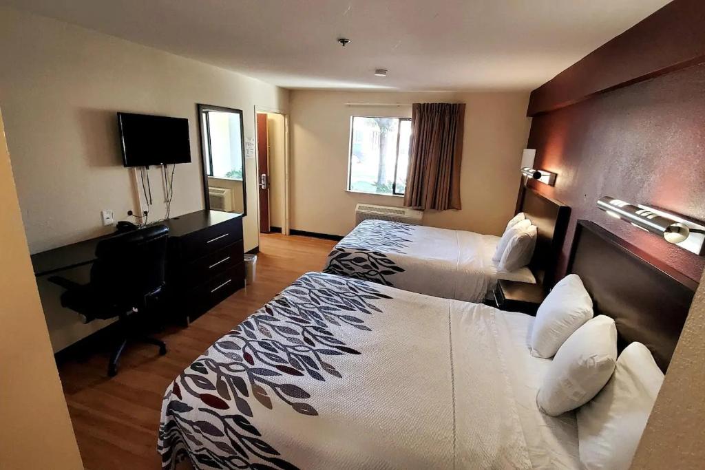 California Inn & Suites Rancho Cordova - Double Beds Room-3