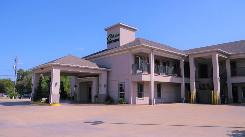 Catoosa Inn & Suites - Hotel Exterior-1