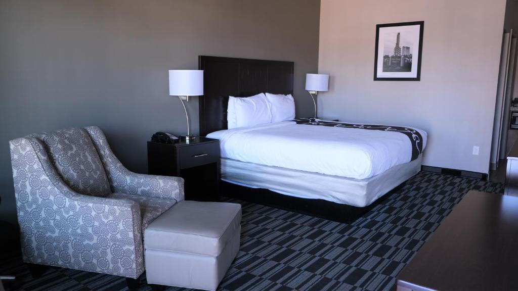 Catoosa Inn & Suites - Single Bedroom-2