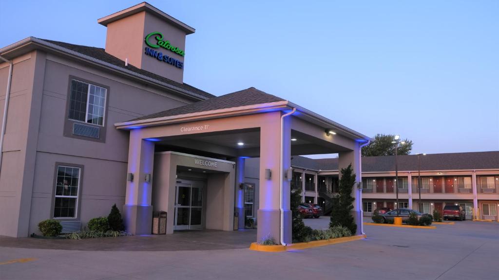 Catoosa Inn & Suites - Hotel Exterior-2