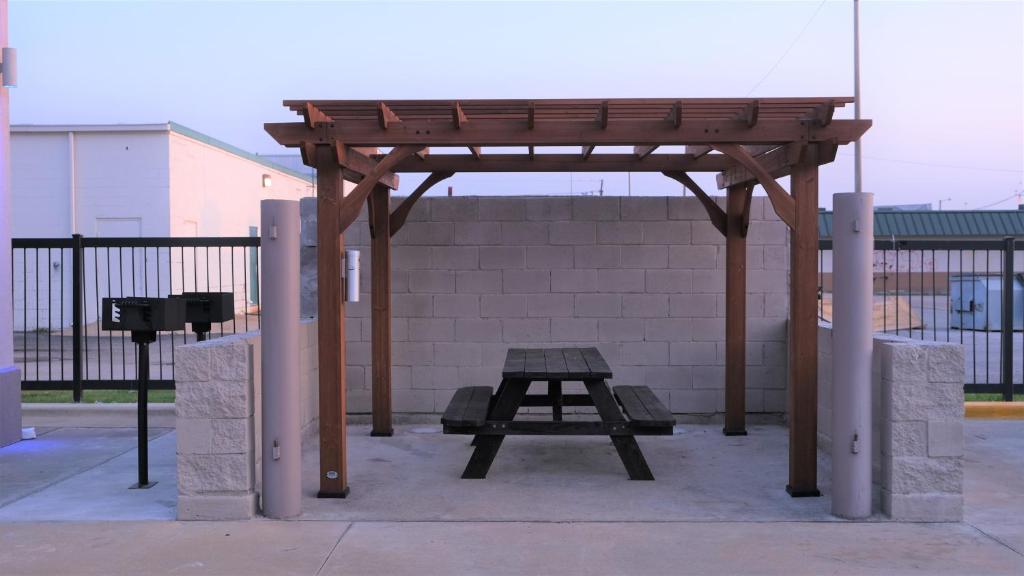 Catoosa Inn & Suites - BBQ and Picnic Area