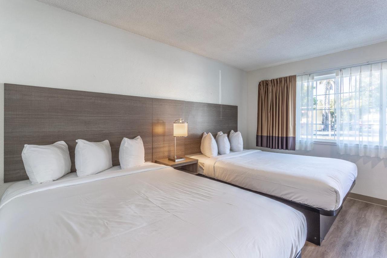 Coastal Breeze Inn Morro Bay - Two Double Bedroom-2