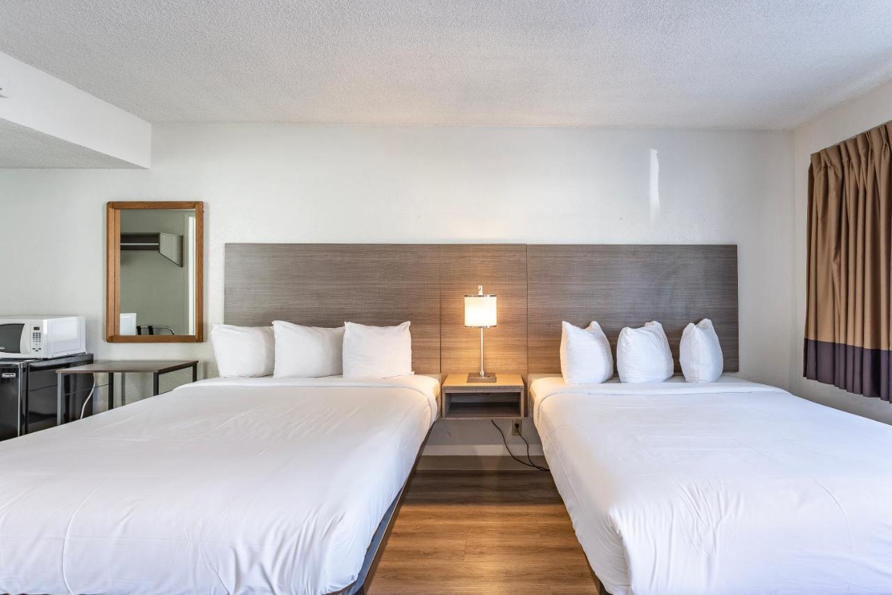 Coastal Breeze Inn Morro Bay - Two Double Bedroom-4