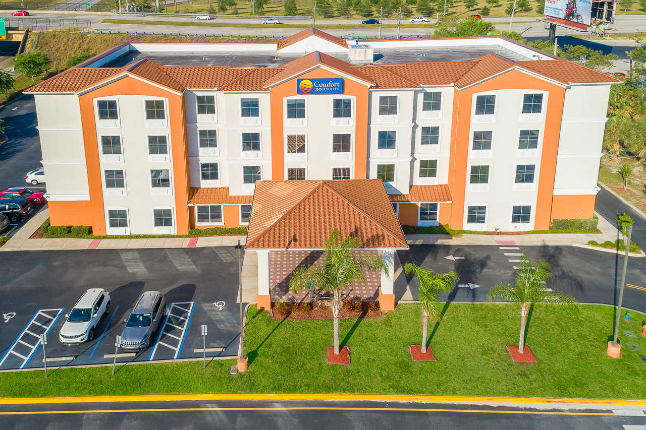 Comfort Inn & Suites Davenport - Arial View