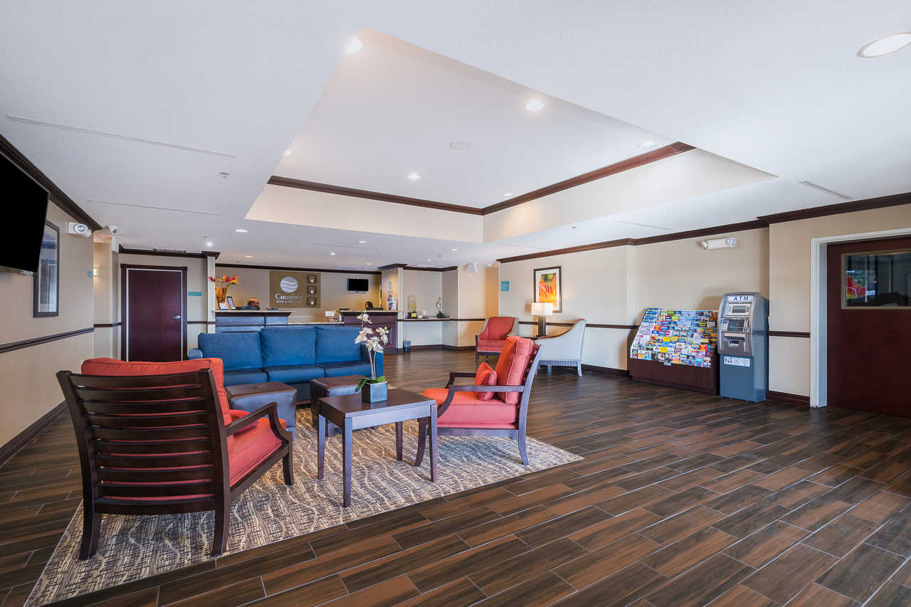 Comfort Inn & Suites Davenport - Lobby Area-2