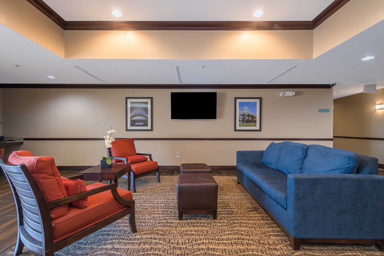 Comfort Inn & Suites Davenport - Lobby Area-3