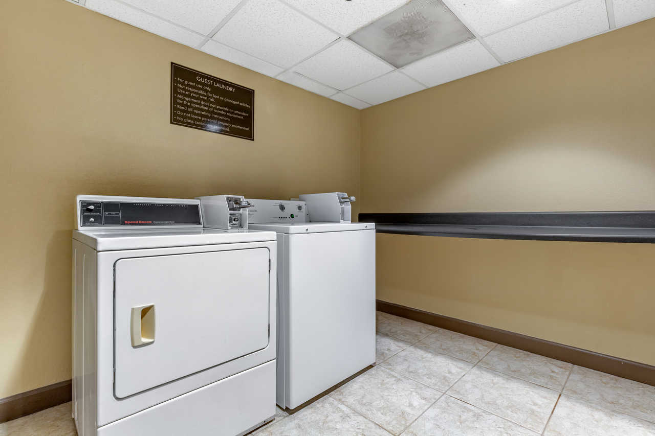 Comfort Inn Blythewood - Laundry Area