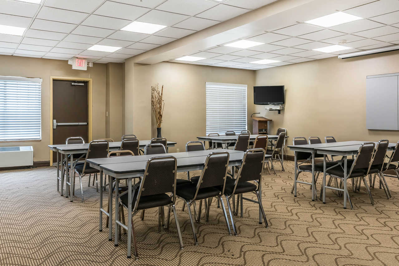 Comfort Suites Springfield - Meeting Area