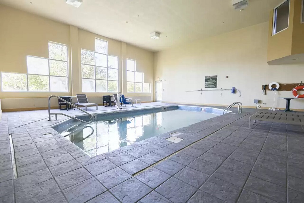 Comfort Suites Springfield - Indoor Pool
