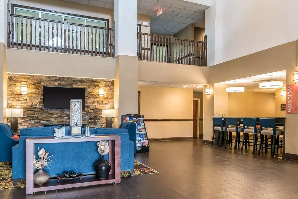 Comfort Suites Springfield - Lobby-1Comfort Suites Springfield - Lobby-2