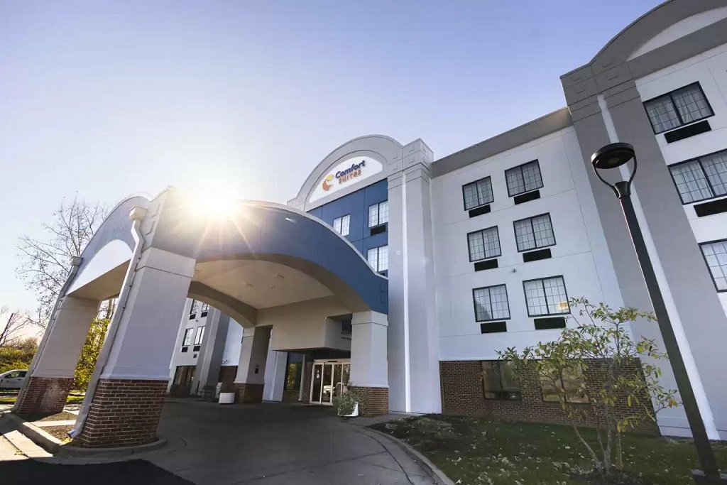Comfort Suites Springfield - Exterior-1