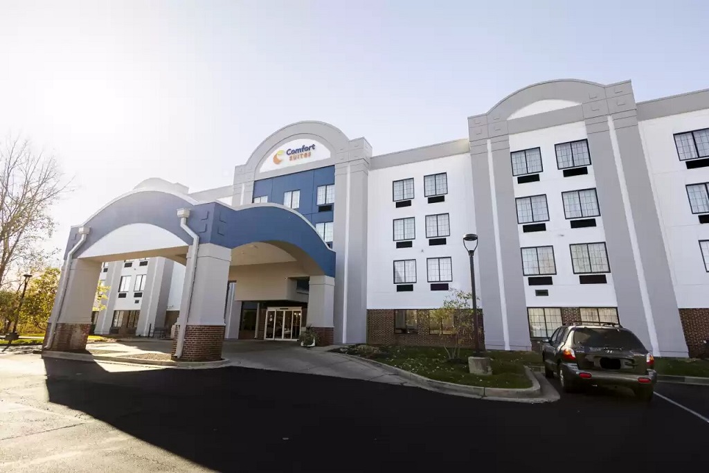 Comfort Suites Springfield - Exterior