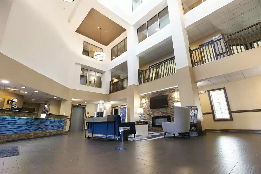 Comfort Suites Springfield - Lobby-4