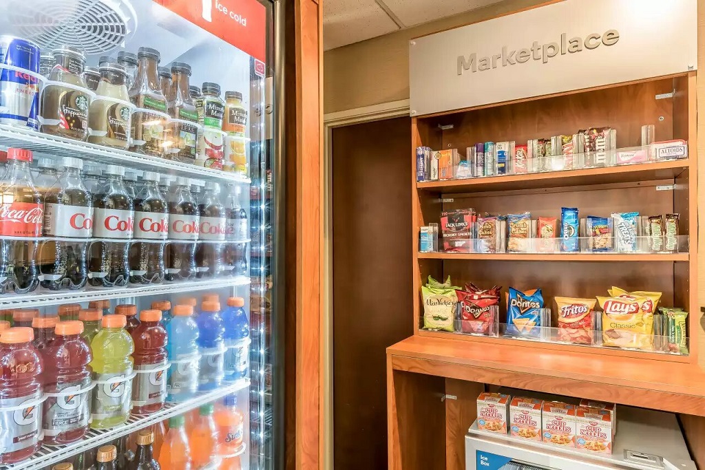 Comfort Suites Springfield - Vending Area