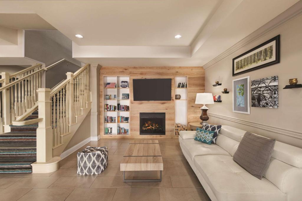 Country Inn & Suites by Radisson, Tampa Airport North - Lobby Area-2