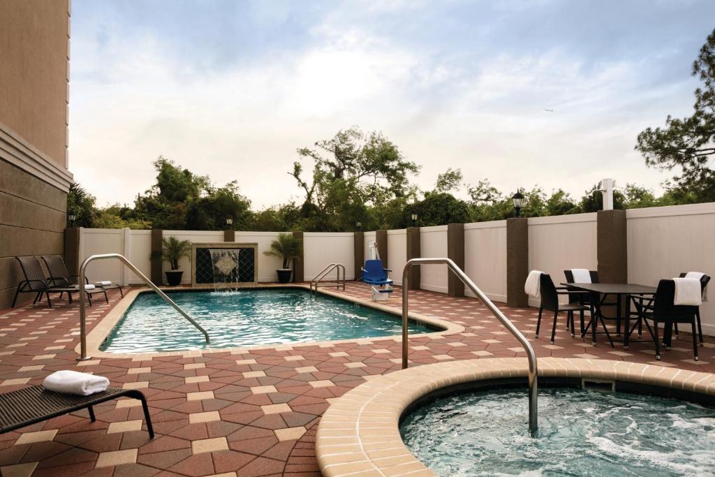 Country Inn & Suites by Radisson, Tampa Airport North - Outdoor Pool