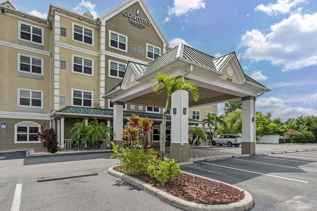 Country Inn & Suites by Radisson, Tampa Airport North - Exterior-1