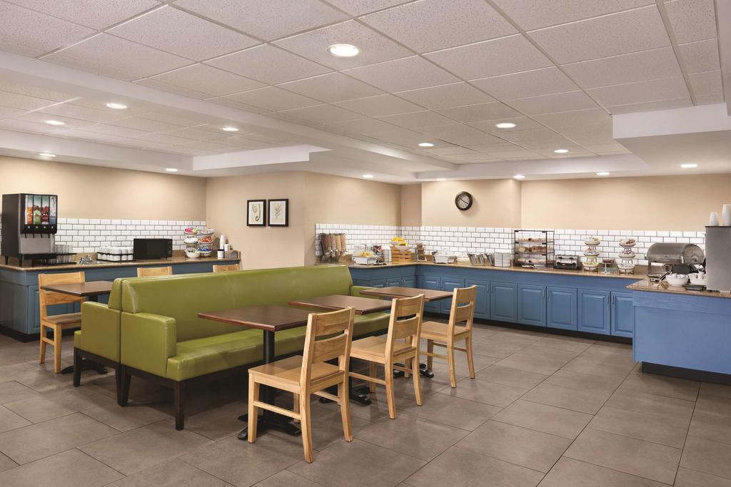 Country Inn & Suites Wytheville - Breakfast Area