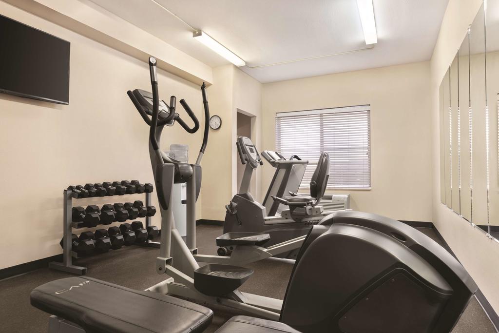Country Inn & Suites Wytheville - Fitness Area