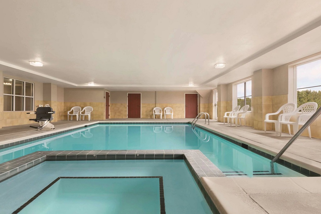 Country Inn & Suites Wytheville - Indoor Pool-1